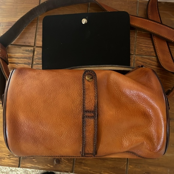 Ivtg small leather Crossbody bag ￼ - Picture 6 of 7